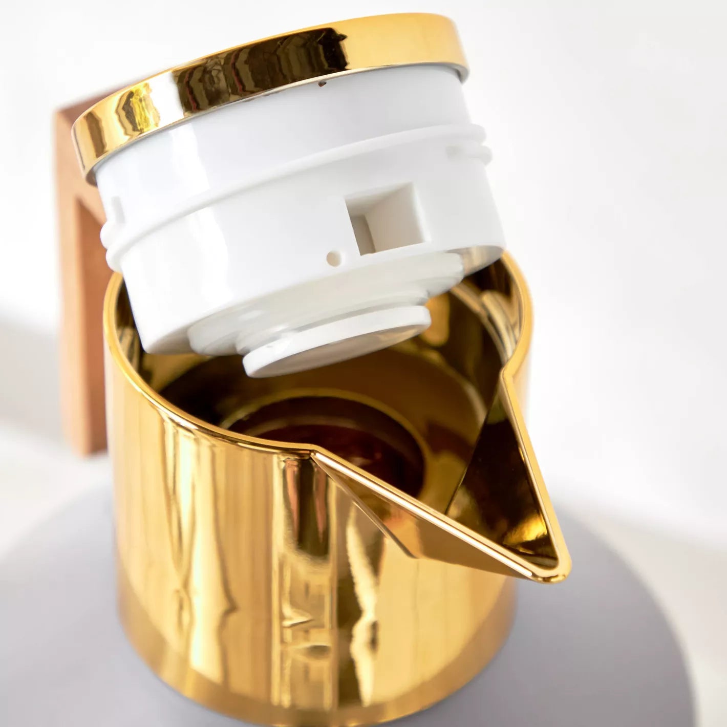 قارورة ميست المفرغة من الهواء، سعة 1 لتر، مصنوعة من البلاستيك والزجاج، باللونين الرمادي والذهبي