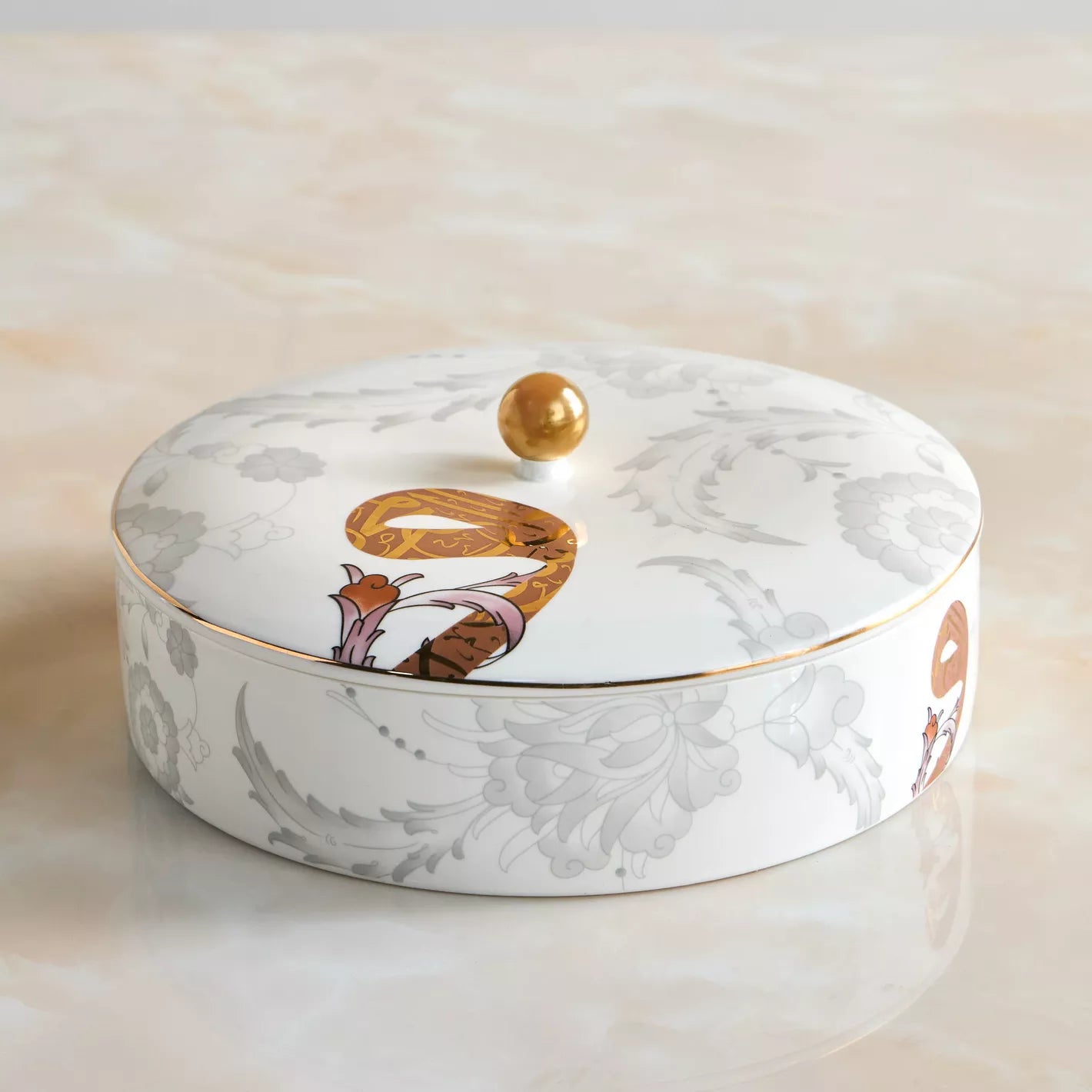 طبق دائري مغطى بالخط العربي مقاس 25 سم