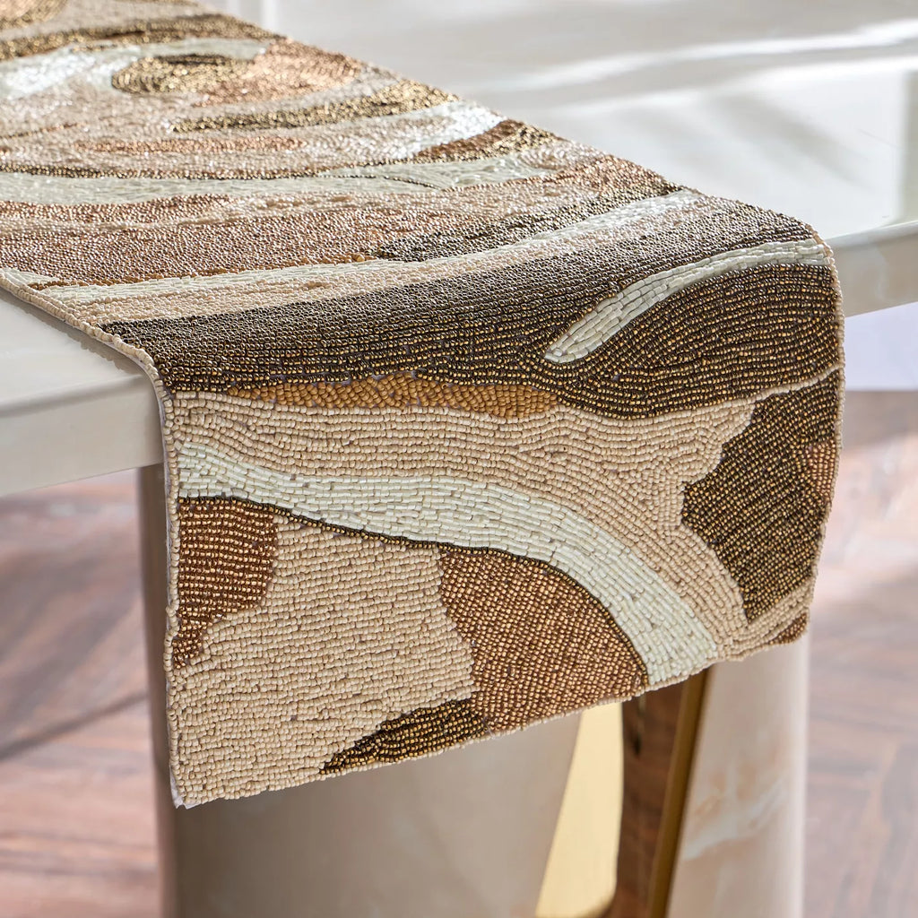 مفرش طاولة من الخرز