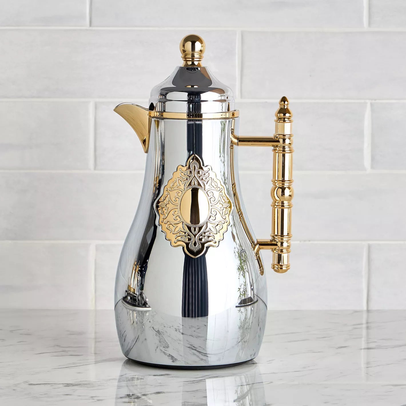 قارورة مفرغة من الهواء مزخرفة، سعة 1.4 لتر، مصنوعة من المعدن والزجاج، باللونين الفضي والذهبي