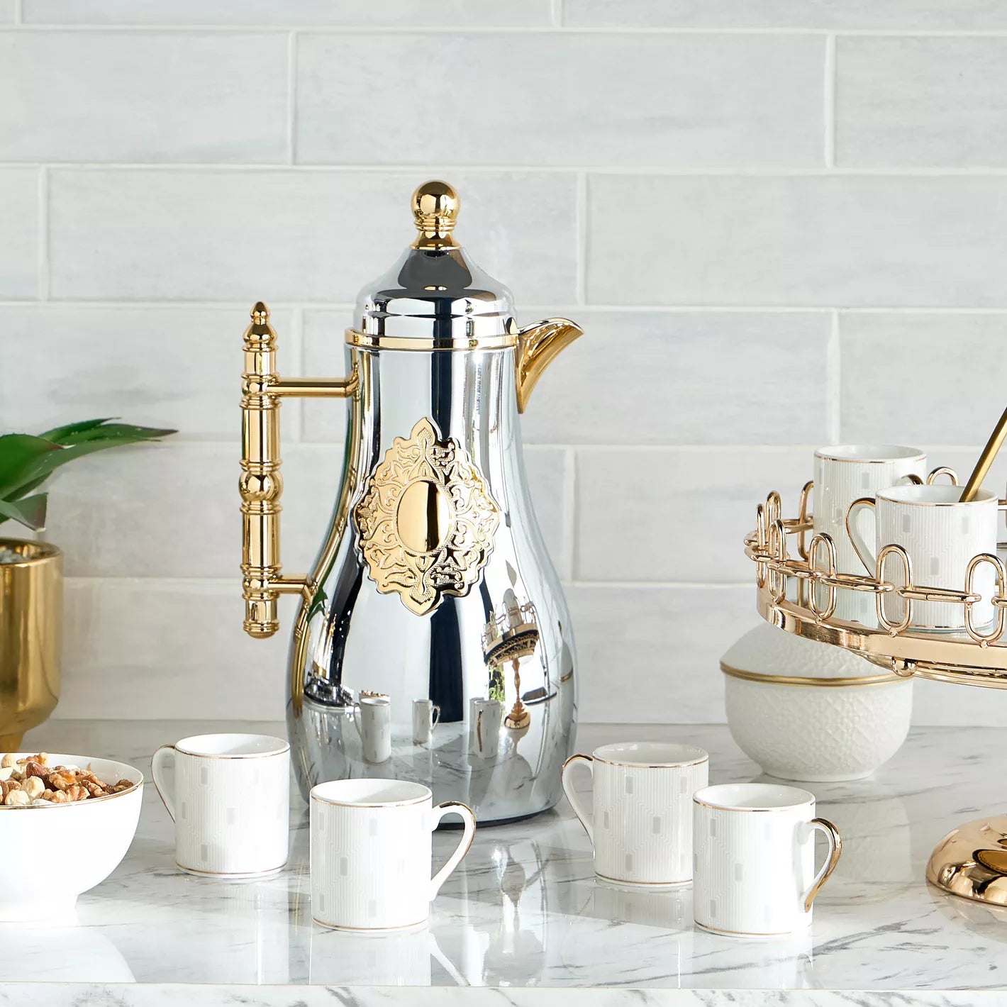 قارورة مفرغة من الهواء مزخرفة، سعة 1.4 لتر، مصنوعة من المعدن والزجاج، باللونين الفضي والذهبي