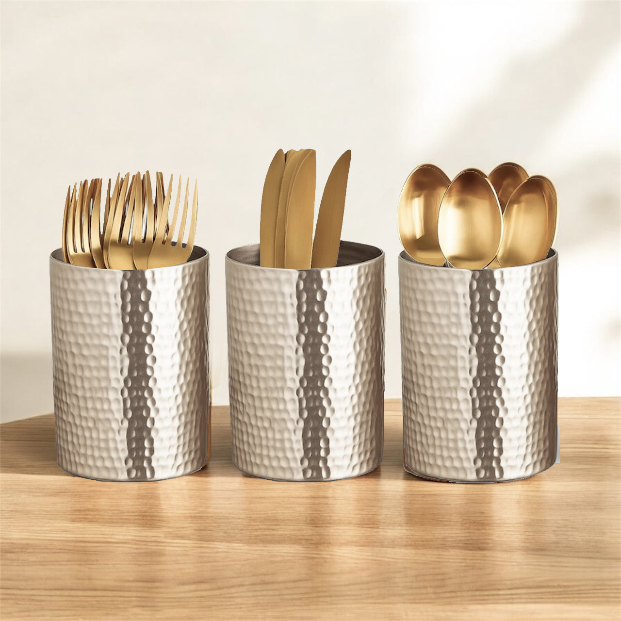 حامل أدوات المائدة الذهبي المطروق (يباع بدون أدوات المائدة)