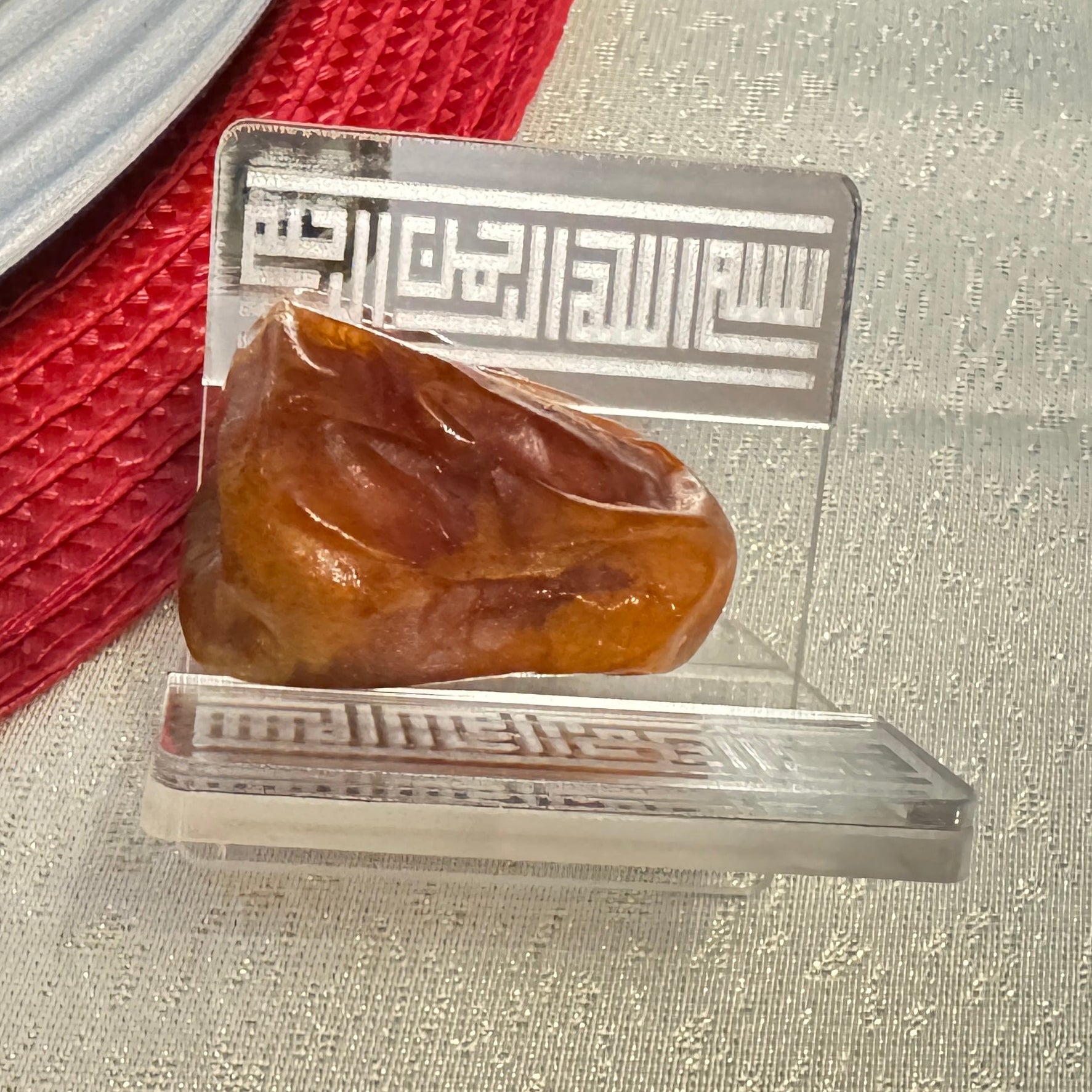 The Acrylic Tamr Stand in Silver