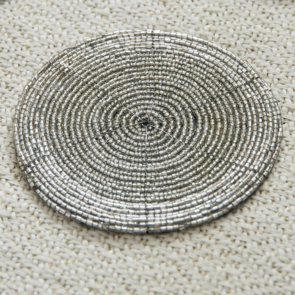 مجموعة من 4 قواعد أكواب فضية مرصعة بالخرز