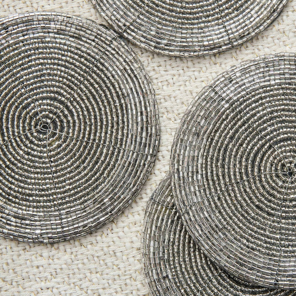 مجموعة من 4 قواعد أكواب فضية مرصعة بالخرز