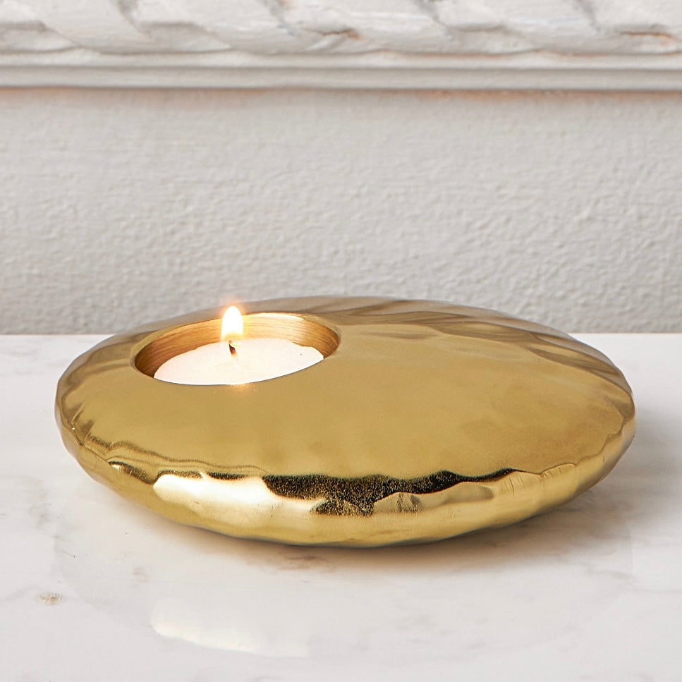 حامل الشموع المعدني المطروق باللون الذهبي
