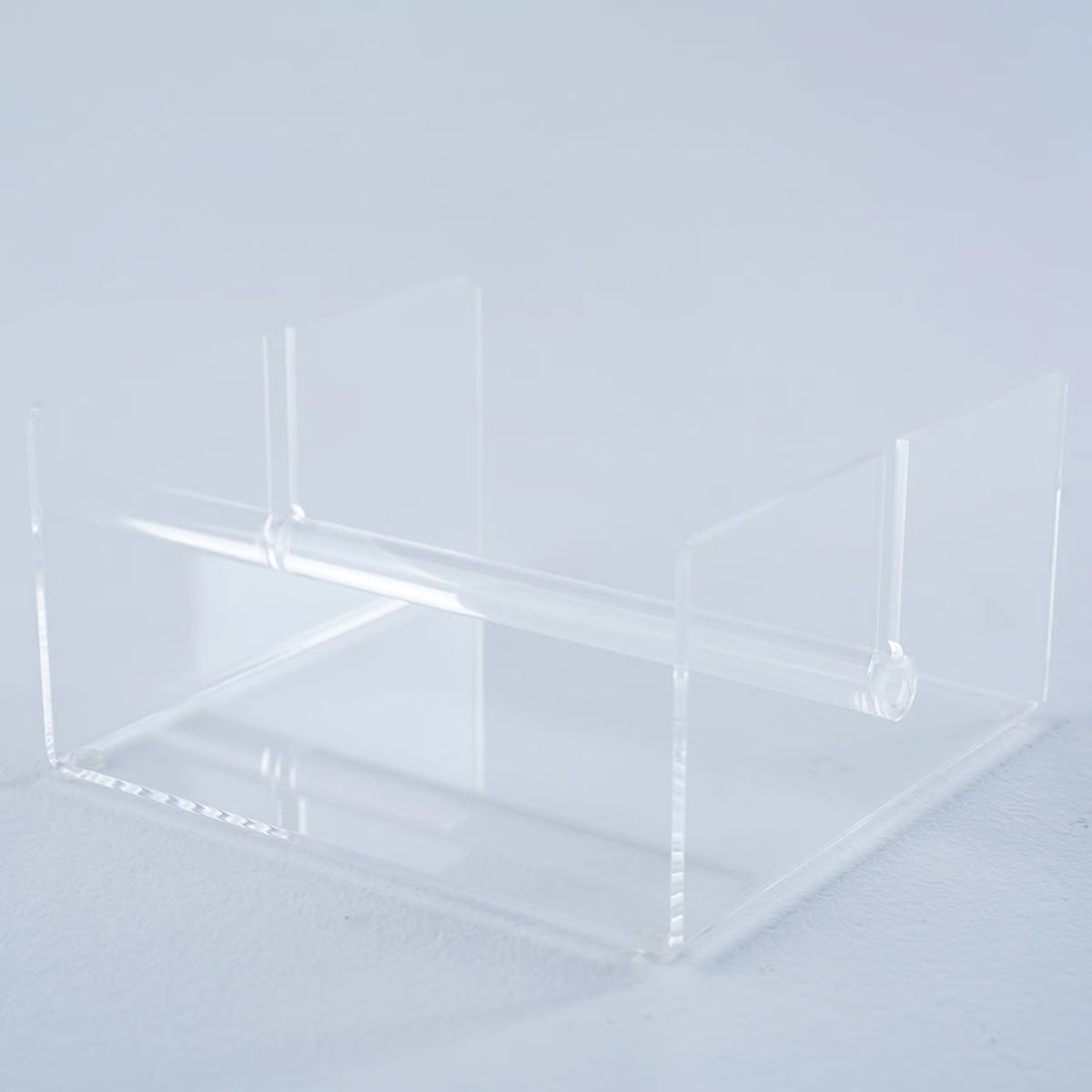 حامل المناديل الأكريليكي