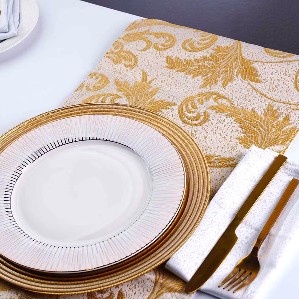 مفرش المائدة الملكي باللون الذهبي