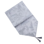 مفرش المائدة الملكي باللون الفضي