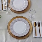 مفرش المائدة اللامع باللون الذهبي