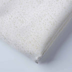 مفرش المائدة اللامع باللون الذهبي