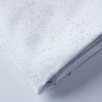 مفرش المائدة اللامع باللون الفضي