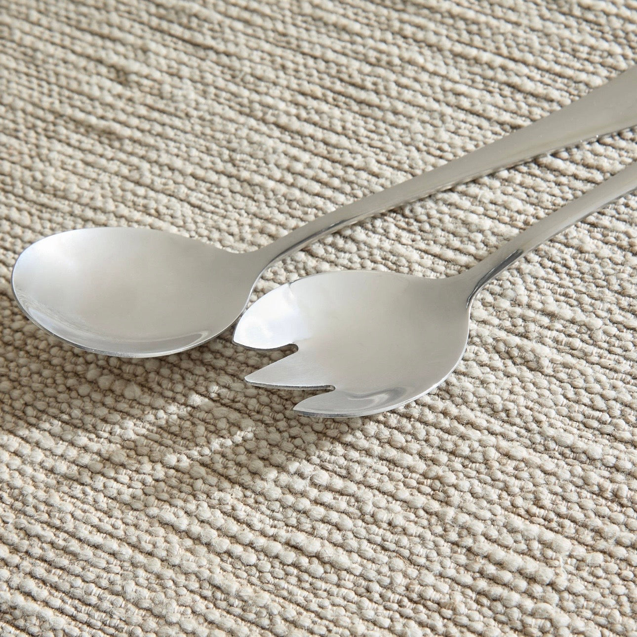 مجموعة تقديم السلطة باللون الفضي اللامع