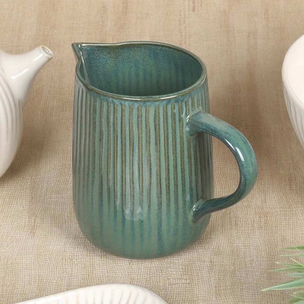 The Country 1 L Porcelain Jug in Green