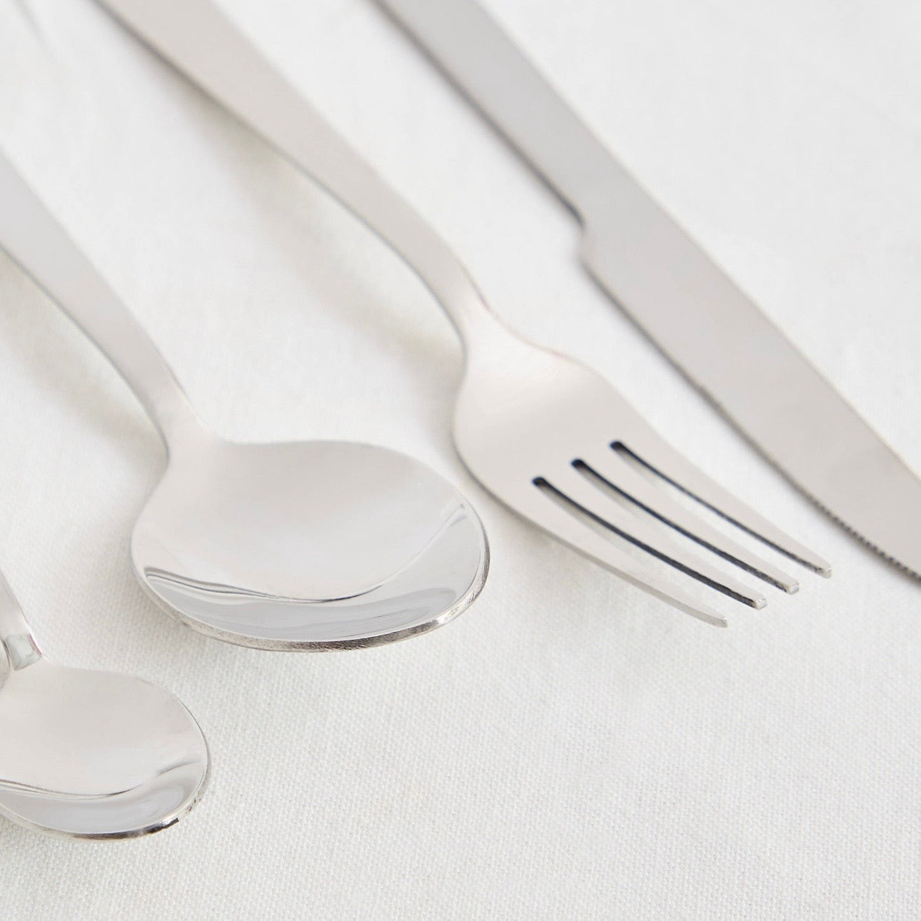 مجموعة أدوات المائدة الفاخرة المكونة من 16 قطعة