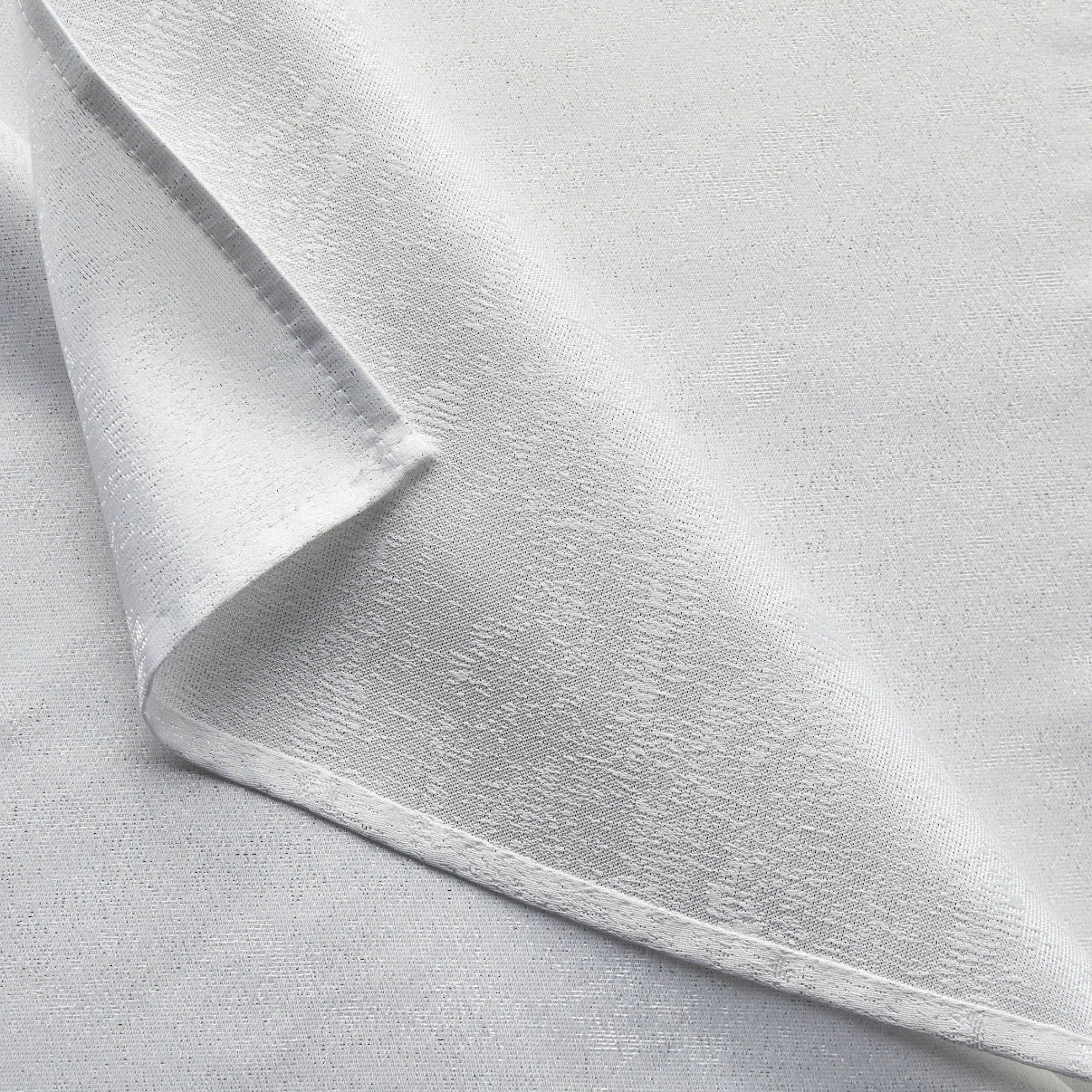 The Sparkle Cloth Napkins Set of 4 in White and Silver