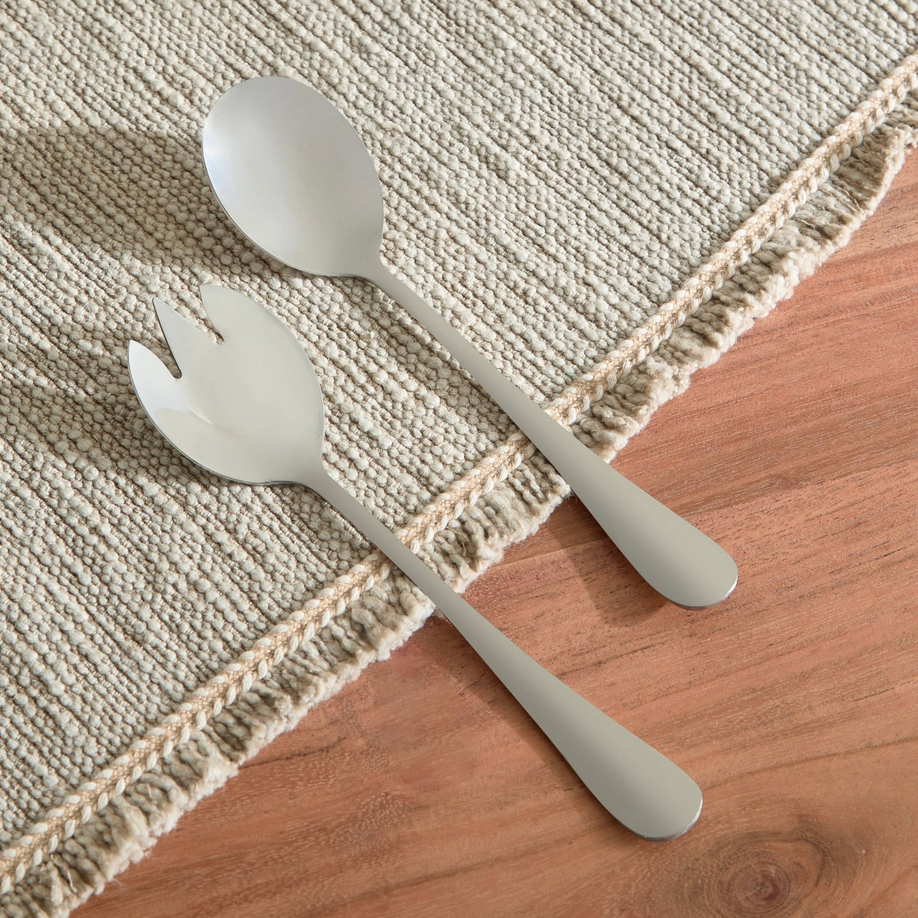 مجموعة تقديم السلطة باللون الفضي اللامع