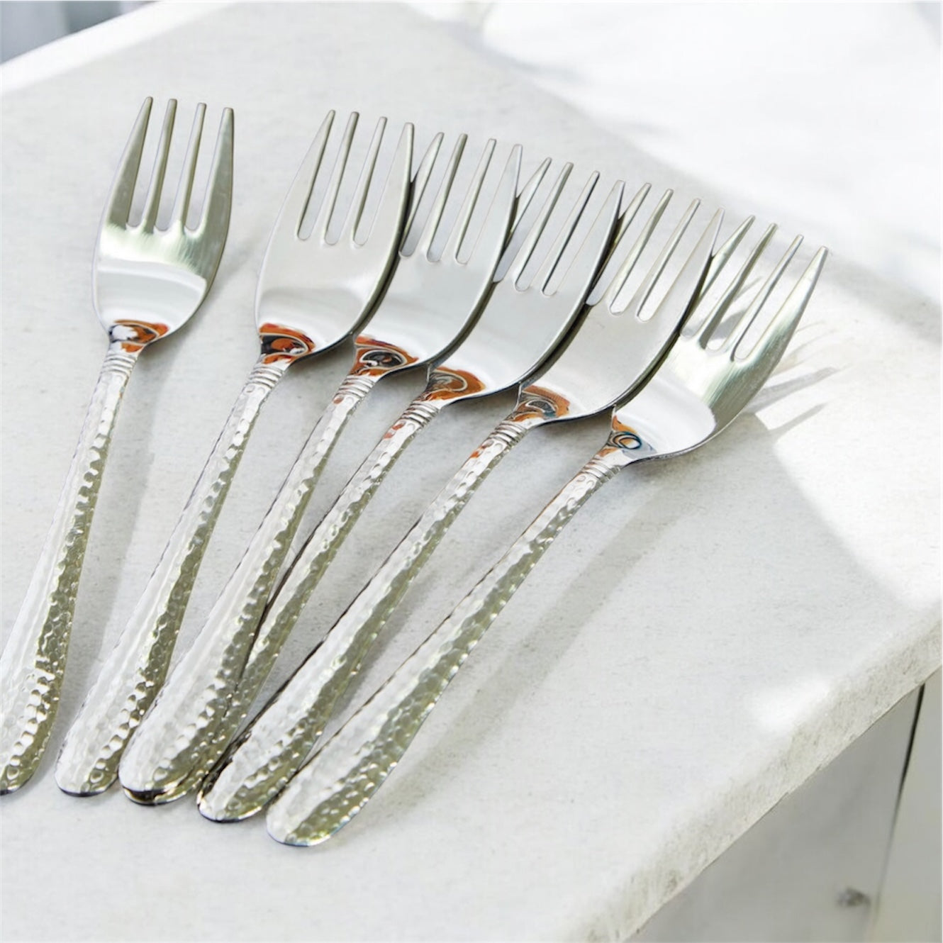 مجموعة شوك الحلوى المطروقة من 6 قطع باللون الفضي