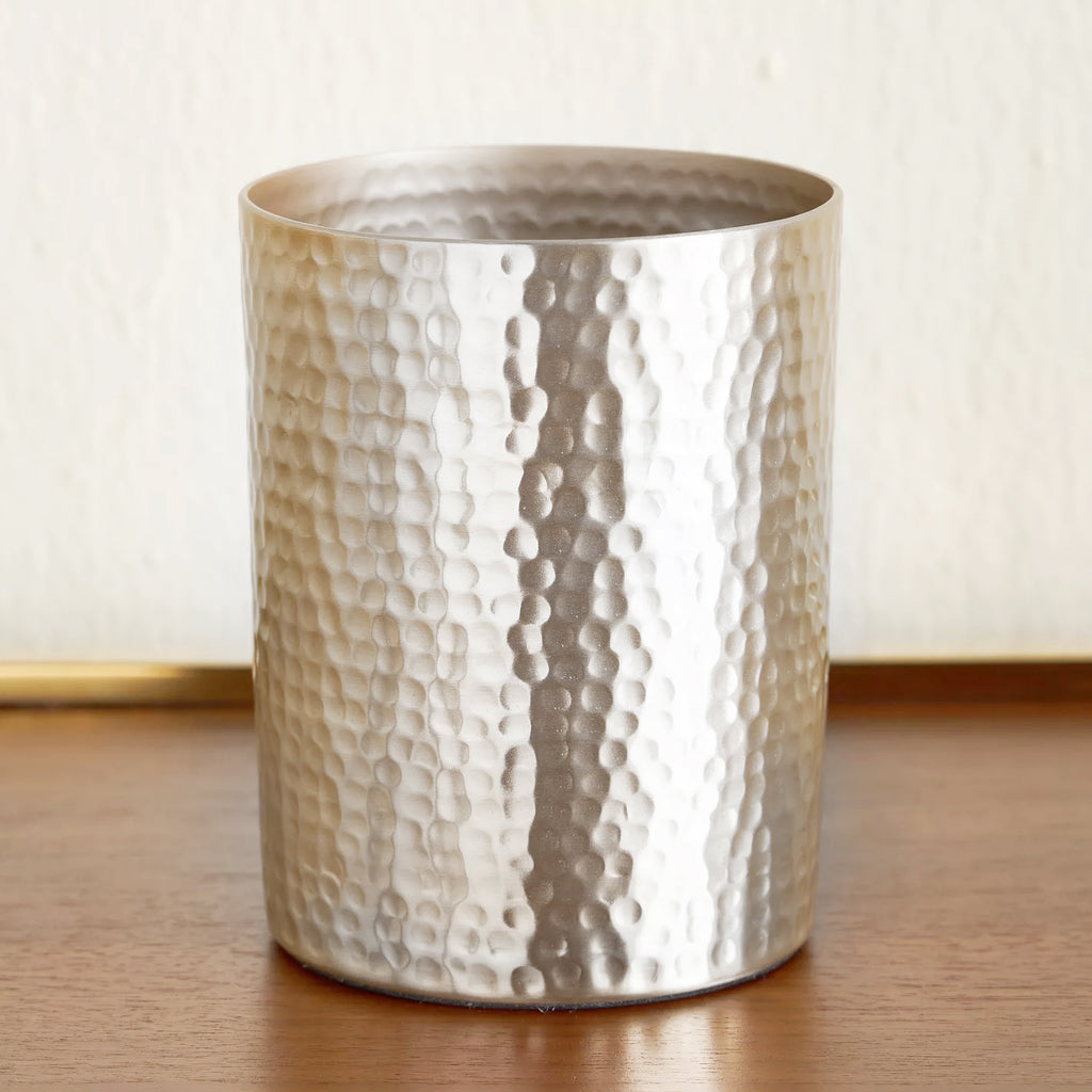 حامل أدوات المائدة الذهبي المطروق (يباع بدون أدوات المائدة)