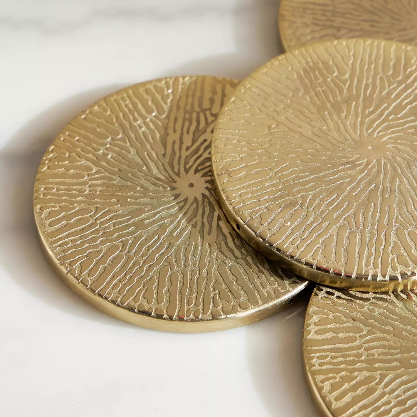 مجموعة من 4 قواعد أكواب ميتاليكو