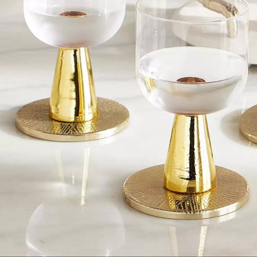 مجموعة من 4 قواعد أكواب ميتاليكو