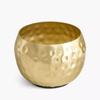 حامل الشموع المعدني المطروق باللون الذهبي غير اللامع