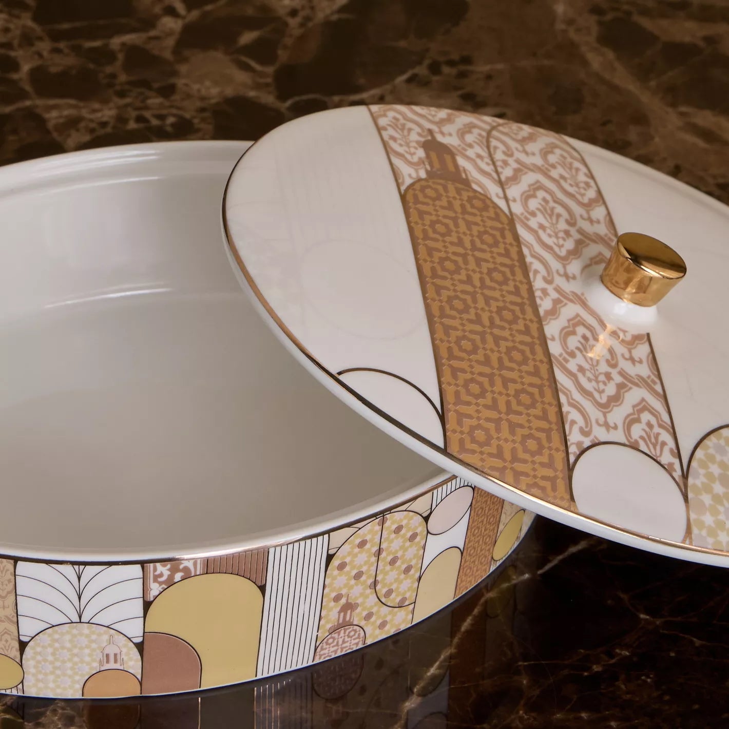 طبق المآذن البيضاوي المغطى 21 سم